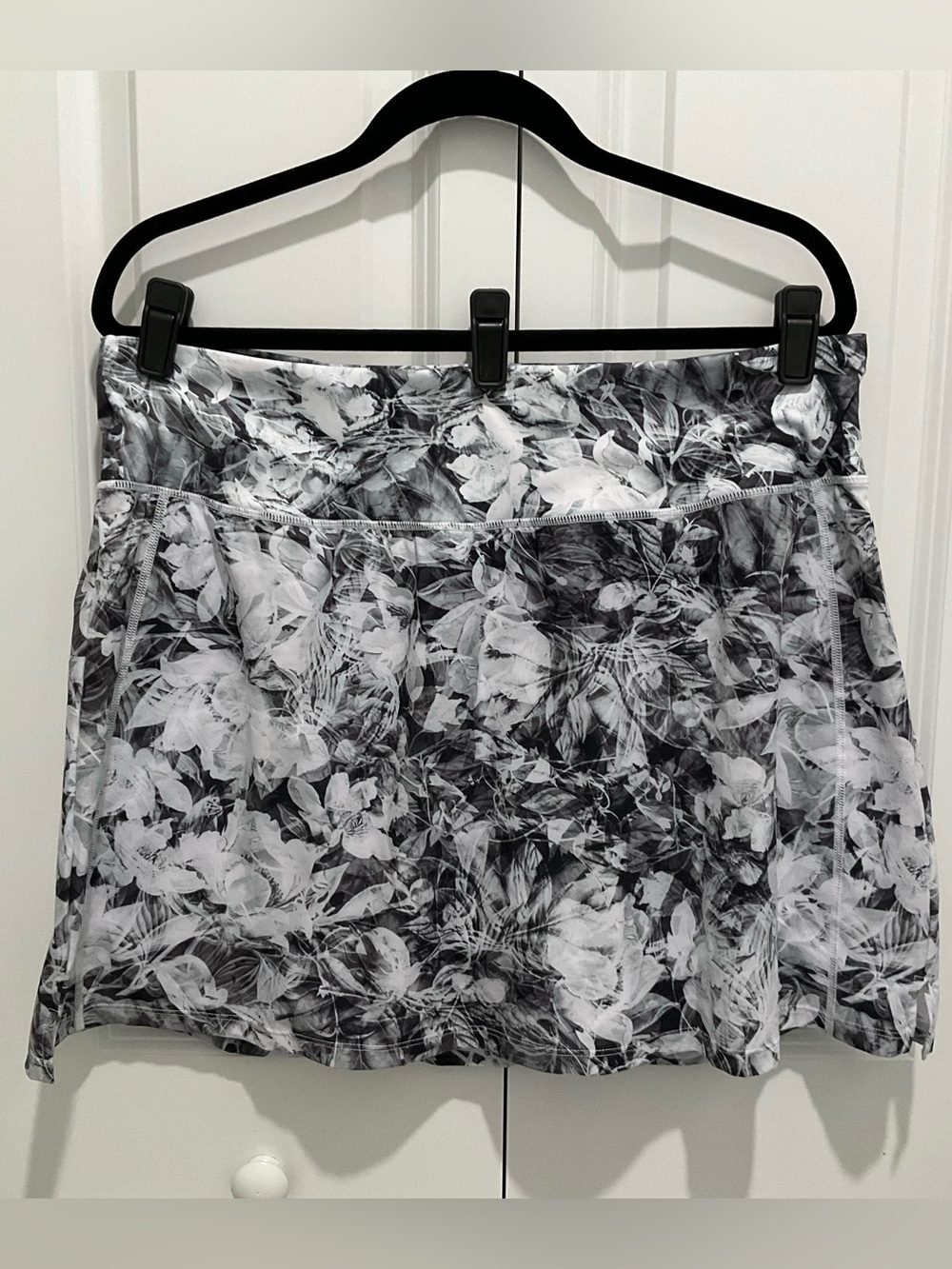 Oalka Tennis Athletic Skort sz XXL Black & White Abstract Floral W/ Pockets NWOT